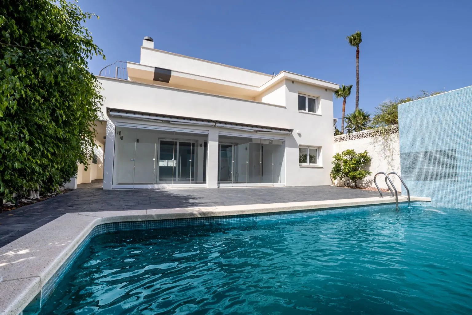 Chalet adosado reformado con piscina privada en El Albir — Adosado en El Albir, l'Alfàs del Pi