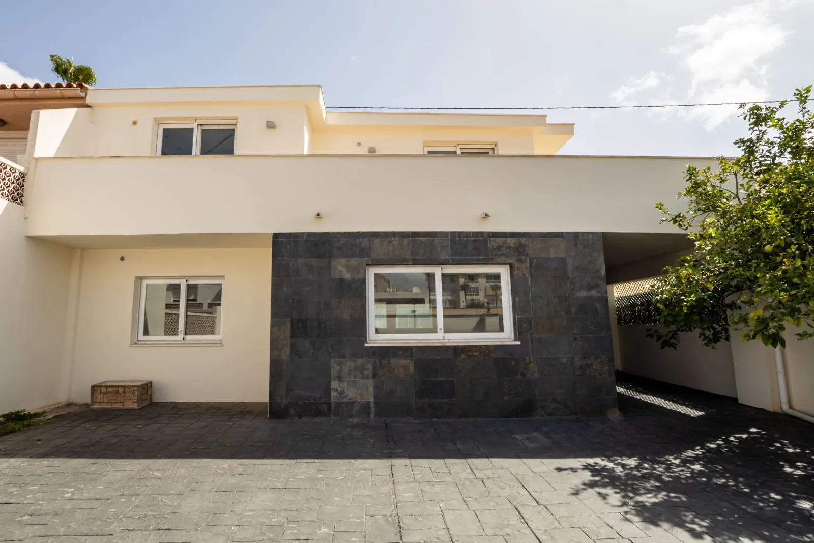 Chalet adosado reformado con piscina privada en El Albir