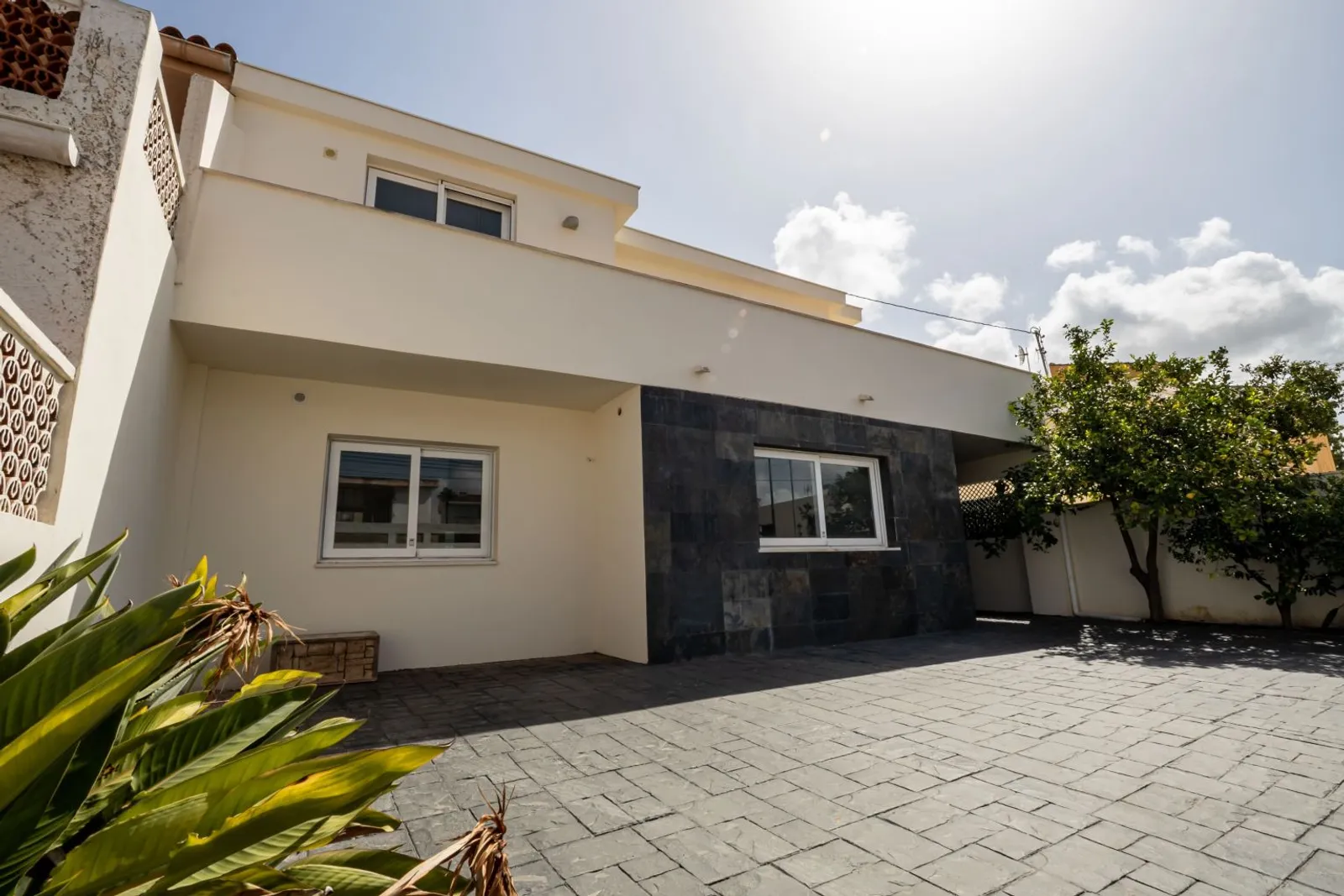 Chalet adosado reformado con piscina privada en El Albir