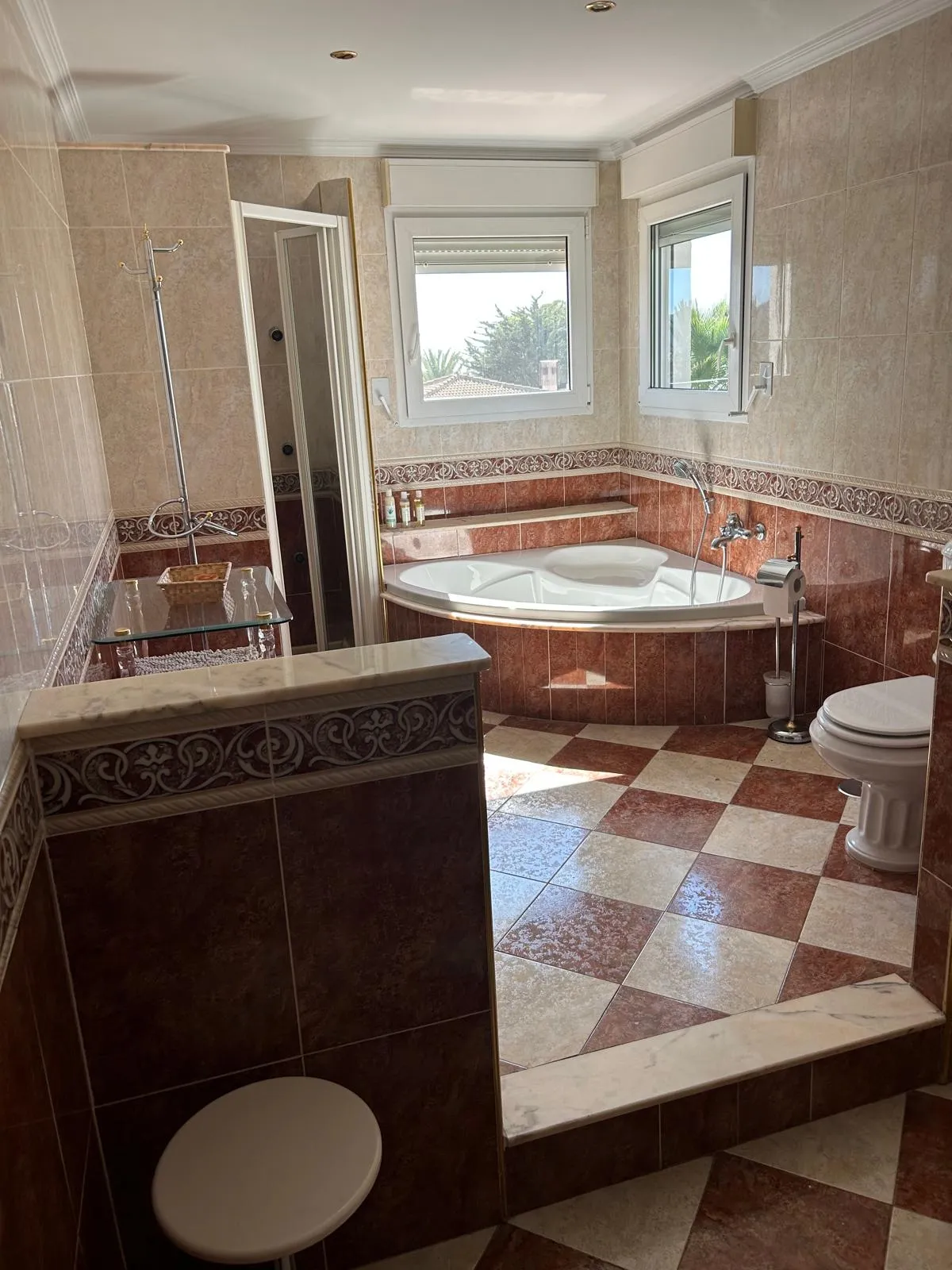 El baño con bañera — Fotografía de la vivienda