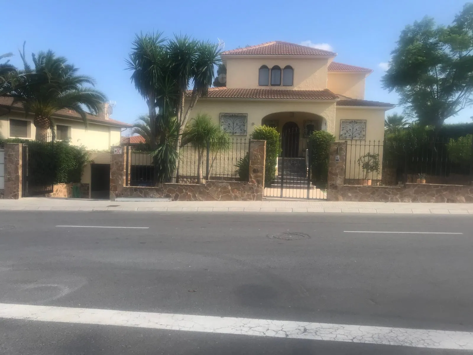 Fachada del chalet independiente en venta en Pueblo Levante, Benidorm