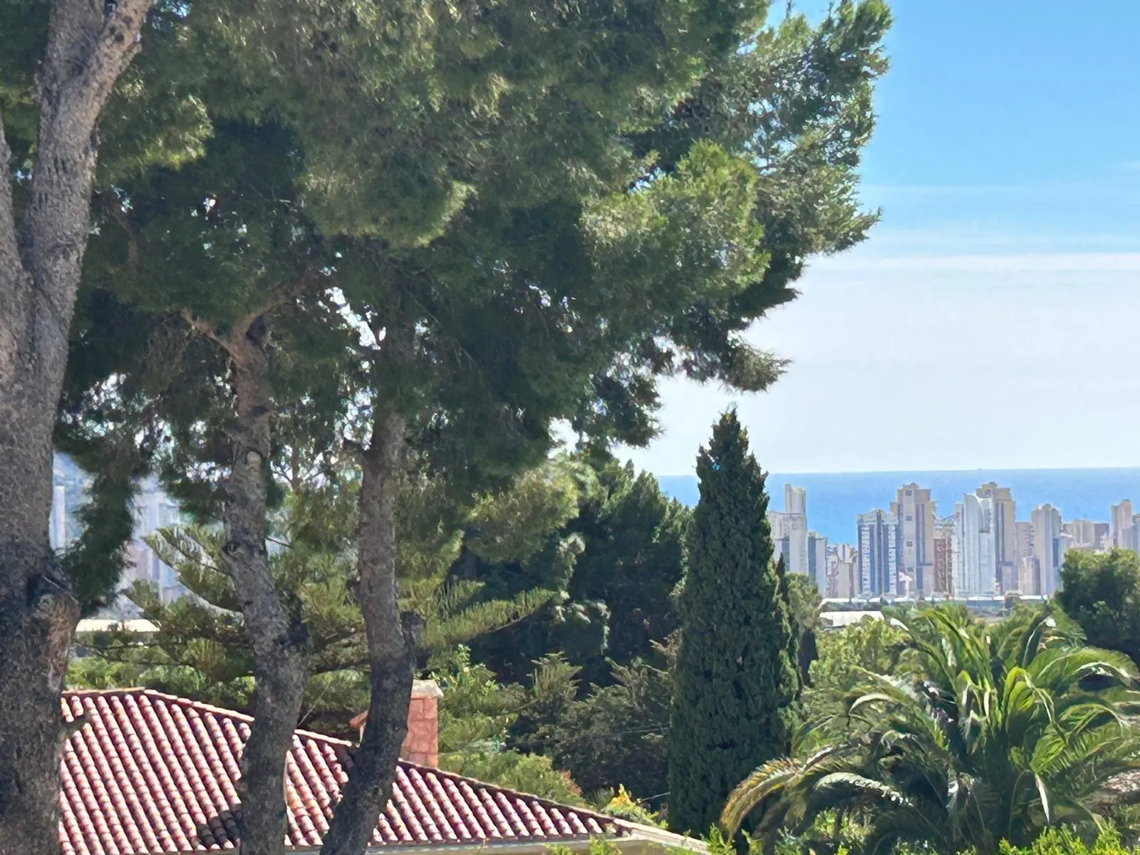 Vistas al mar y al skyline de Benidorm desde el chalet