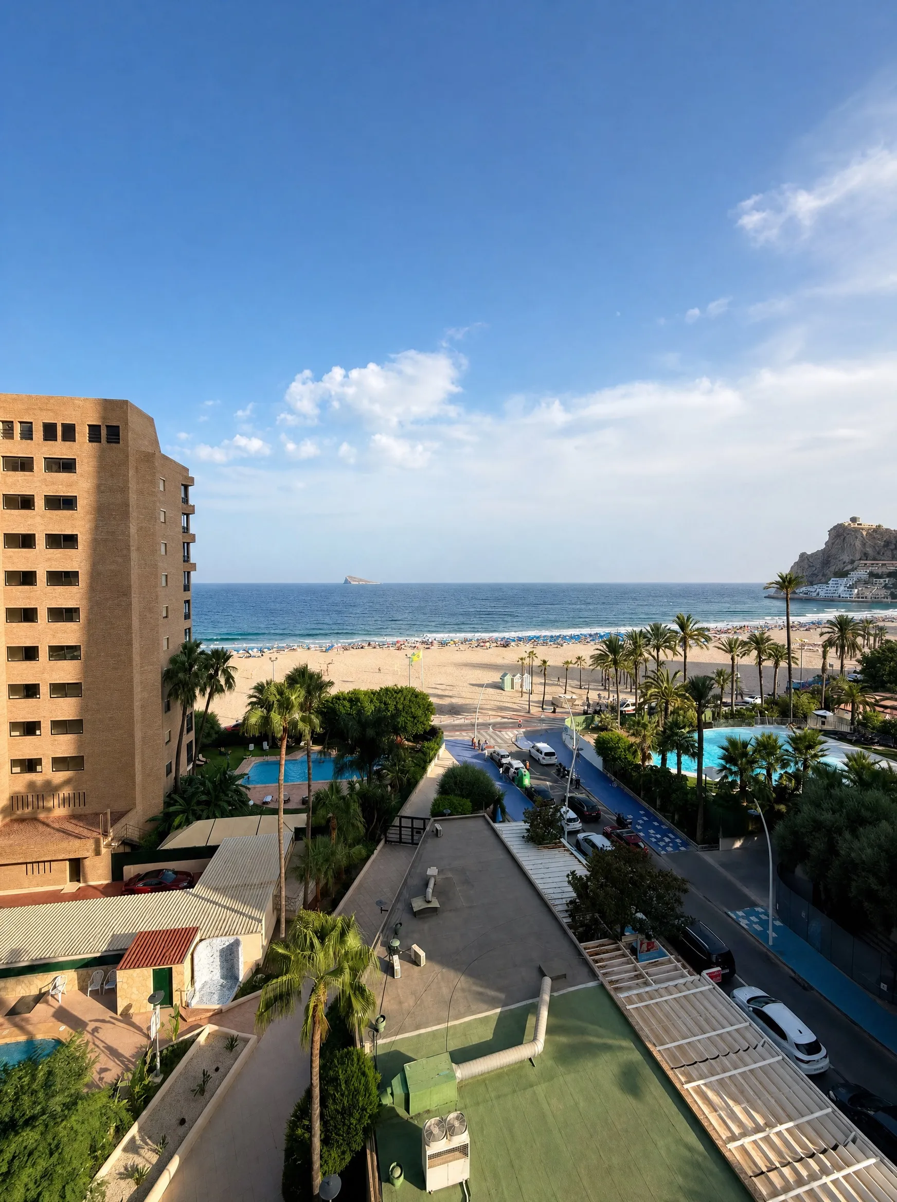 Piso amueblado con vistas al mar y piscina en Playa de Poniente — Piso en Playa de Poniente, Benidorm