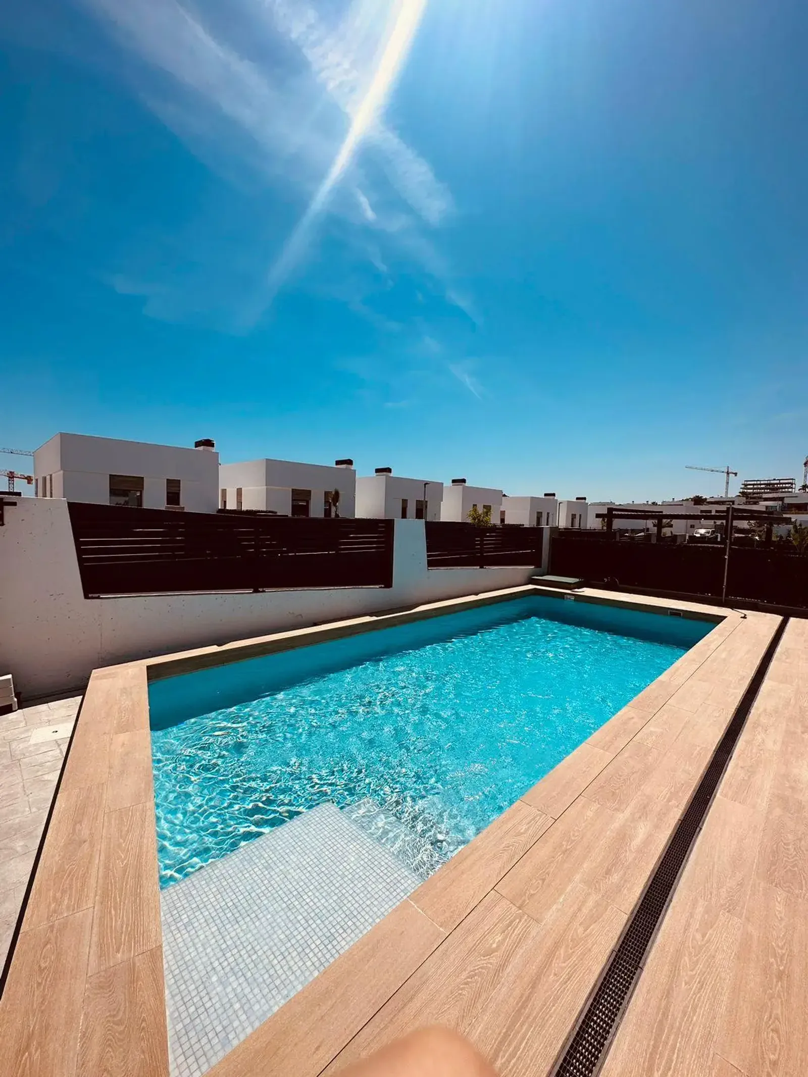 Chalet independiente de 5 dormitorios con piscina en Finestrat