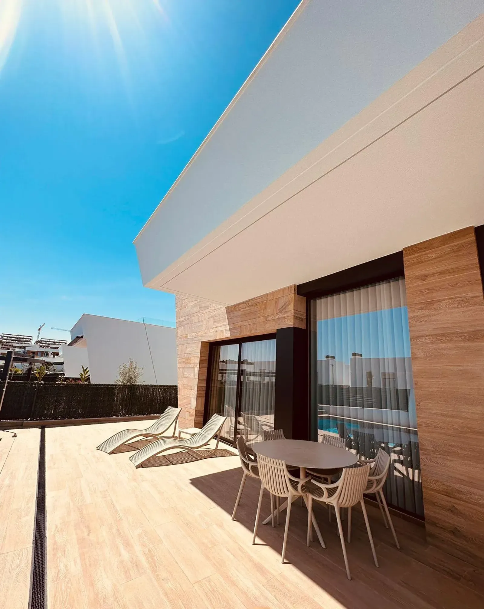 Chalet independiente de 5 dormitorios con piscina en Finestrat