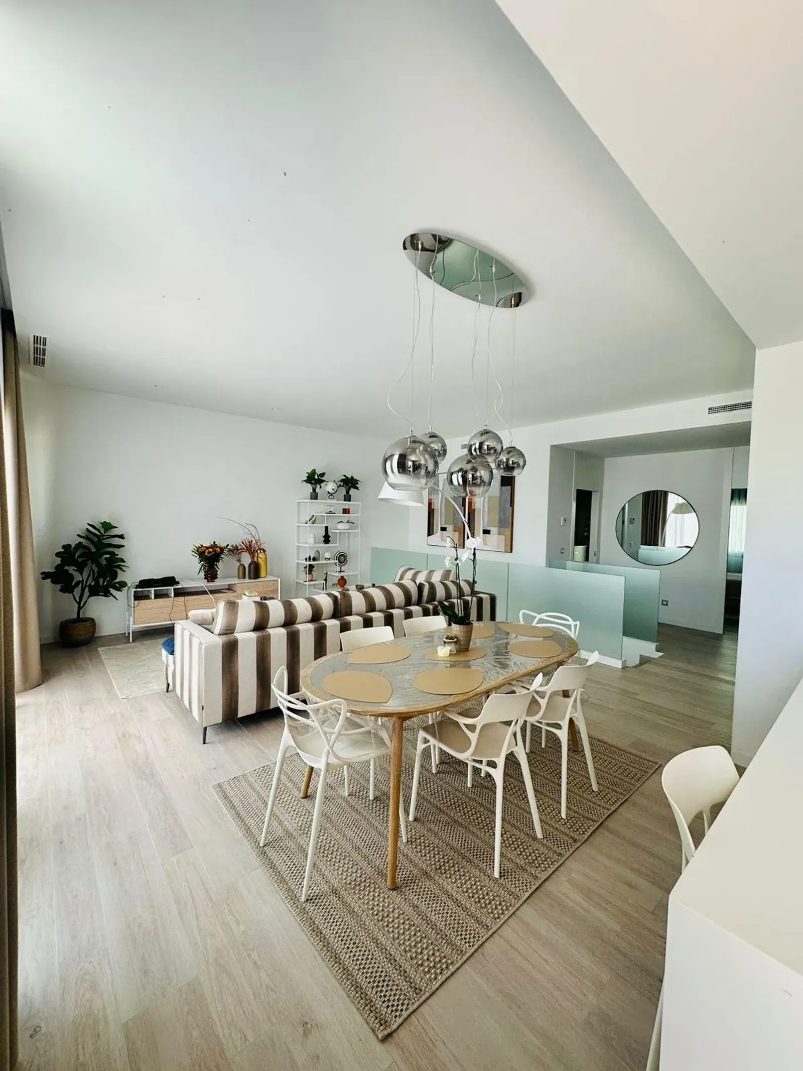 Chalet independiente de 5 dormitorios con piscina en Finestrat