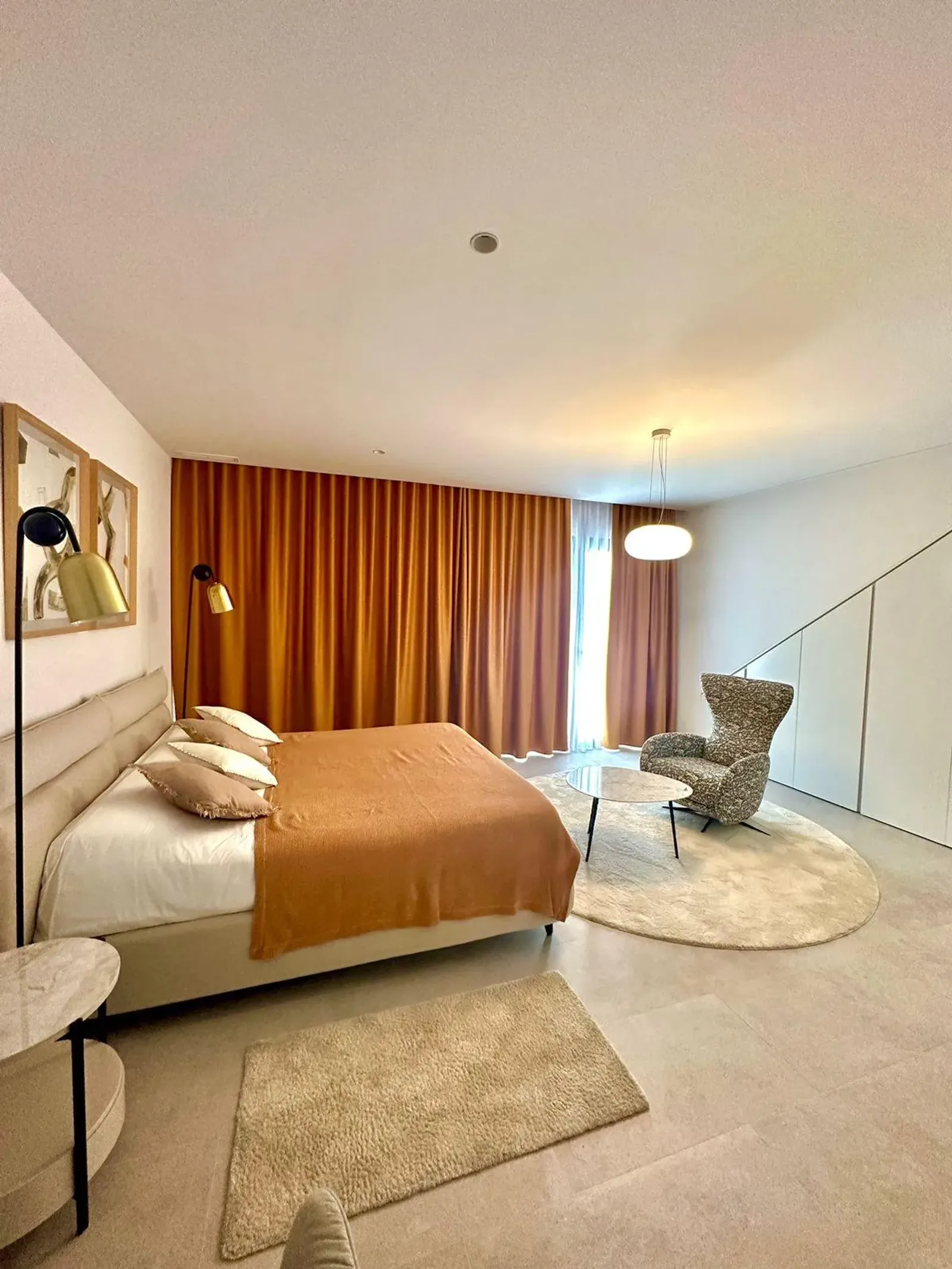 Chalet independiente de 5 dormitorios con piscina en Finestrat