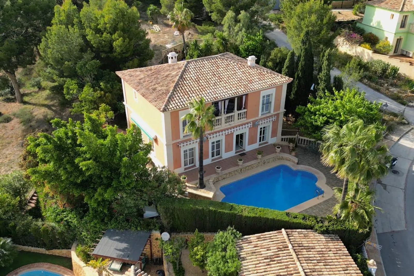 Villa mediterránea con vistas al mar en Golf Bahía